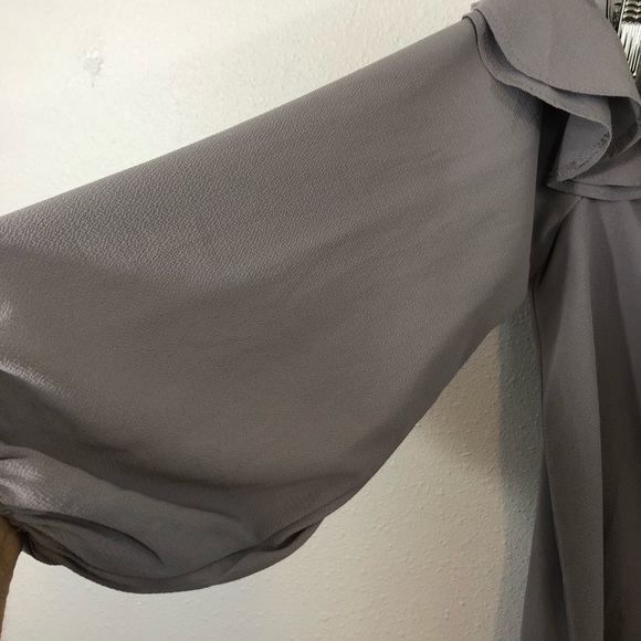 Sold Umgee Gray cold shoulder balloon sleeve - Picture 5 of 10